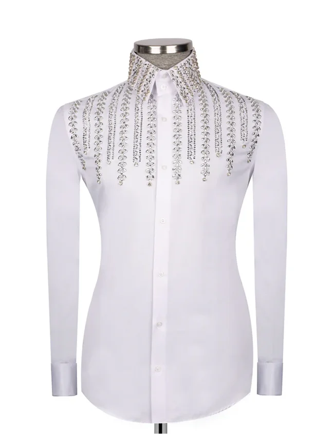 Chemise brodée de pierres