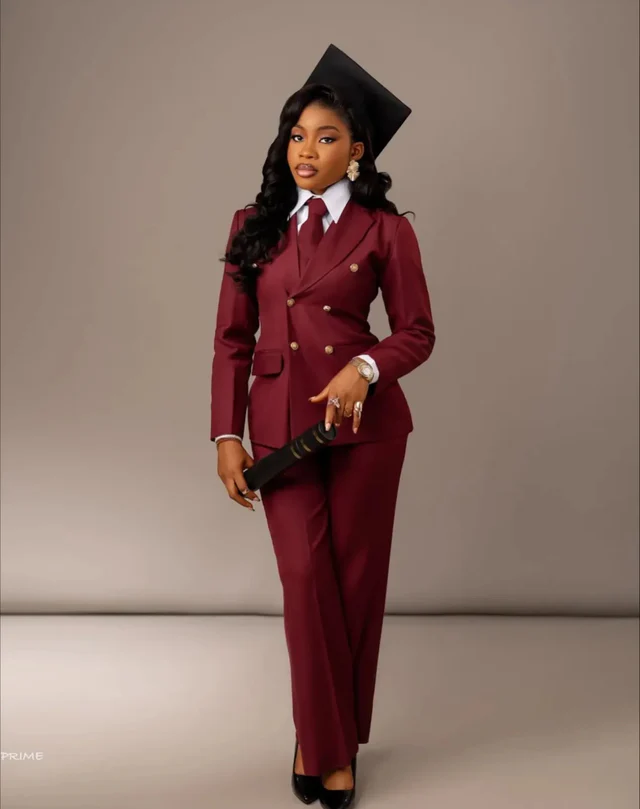 Costume sur mesure pour femmes à double boutonnage (veste et pantalon) - Vue 3
