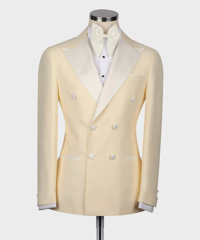 Col en satin crème, smoking classique crème